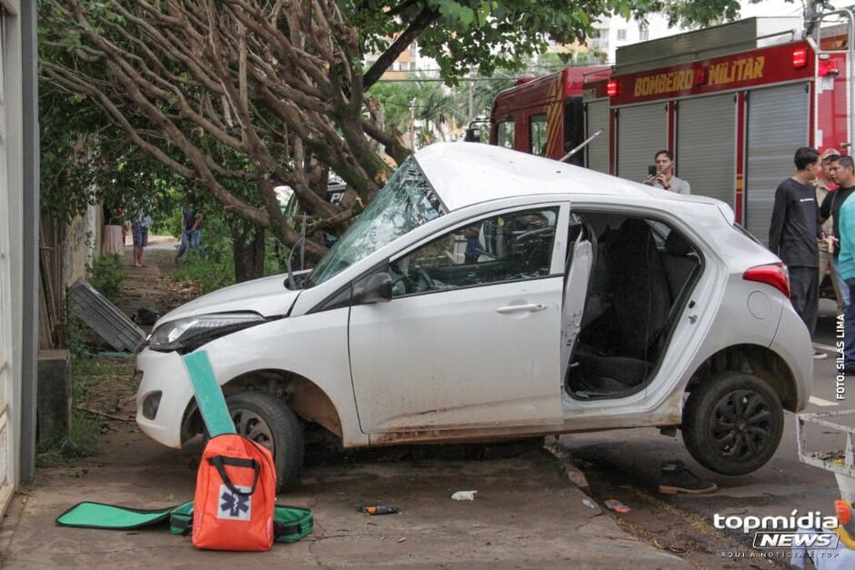 Conforme testemunha, a motorista acelerou para não pegar sinal vermelho