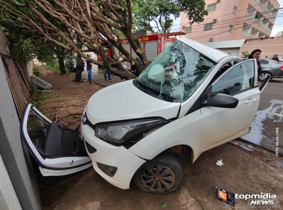 Conforme testemunha, a motorista acelerou para não pegar sinal vermelho