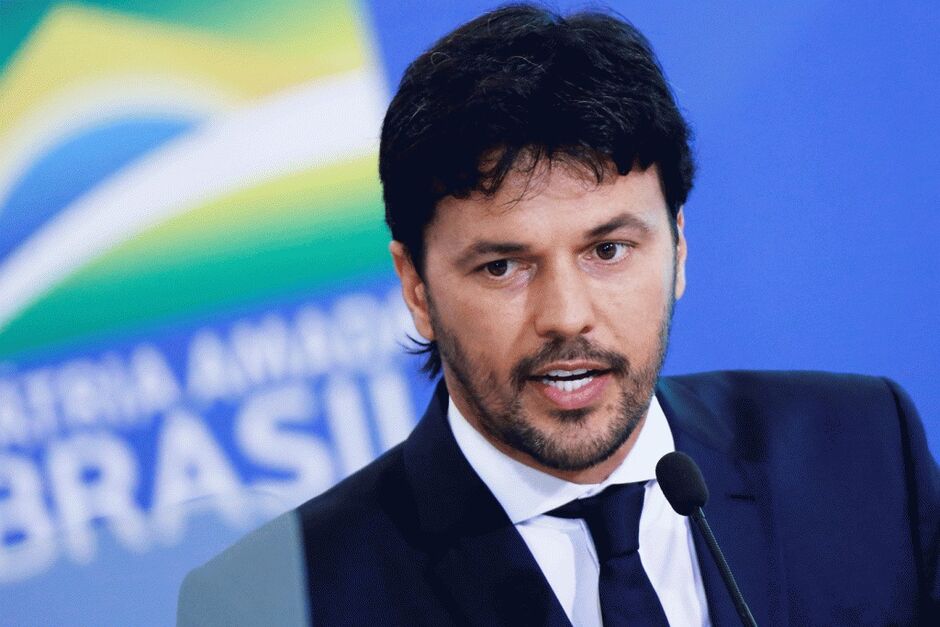 Ministro afirmou que tiroteio era ação de criminosos contra Bolsonaro, mas apagou tweet em seguida