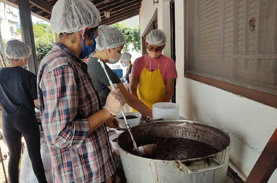 Dinheiro da feijoada irá para projetos do Rotary 