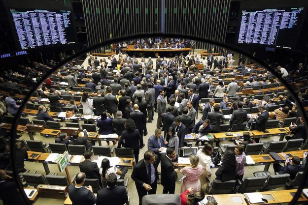 Eleitores s&atilde;o favor&aacute;veis a diminui&ccedil;&atilde;o de partidos
