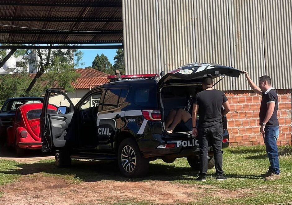 Suspeito de ser preparador de carros para o tráfico, jovem foi preso na tarde de  hoje