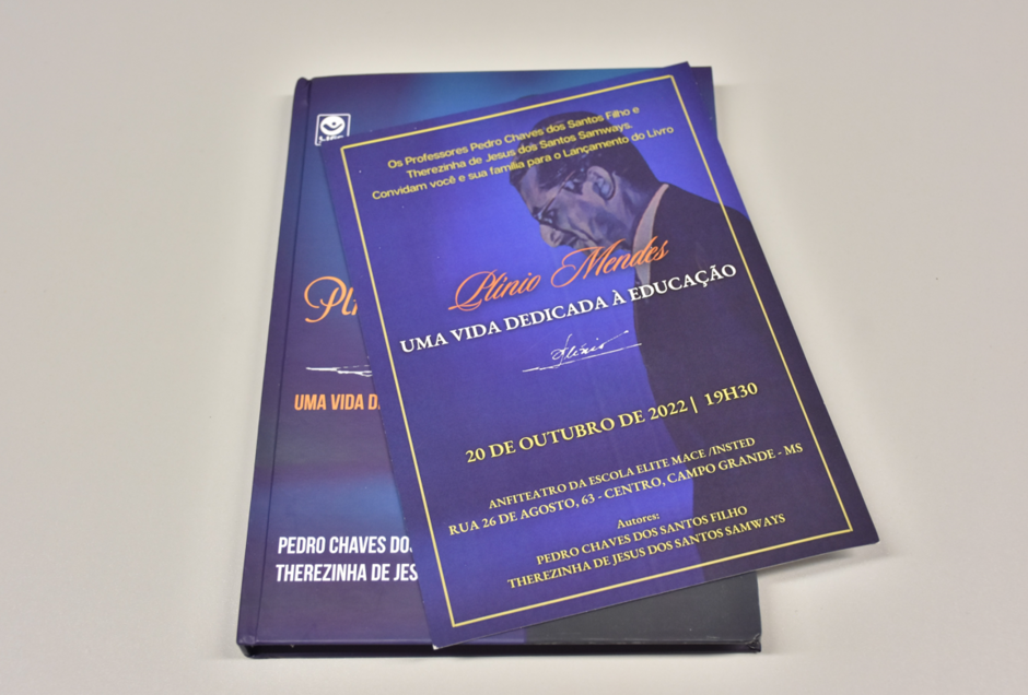 Obra conta a trajetória de vida do professor Plínio 
