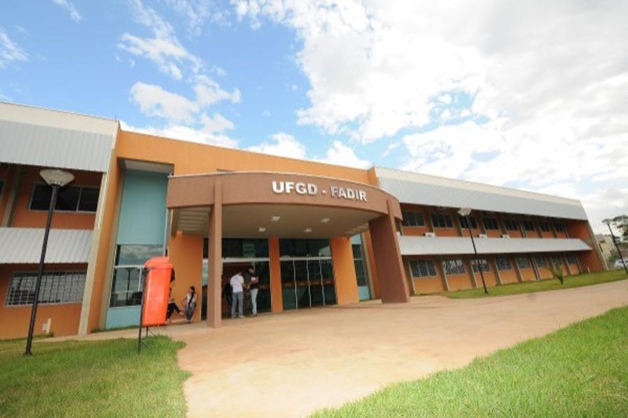 UFGD oferece opções para quem precisa de auxílio financeiro para estudar