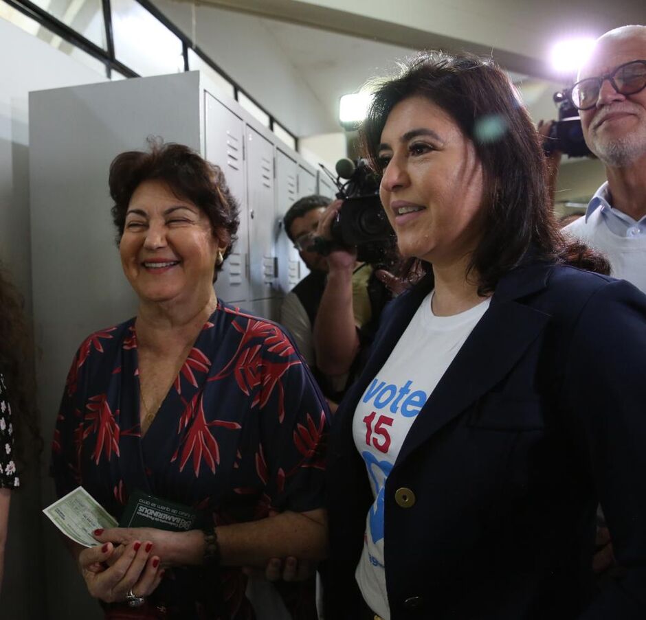 Simone Tebet vota em Campo Grande