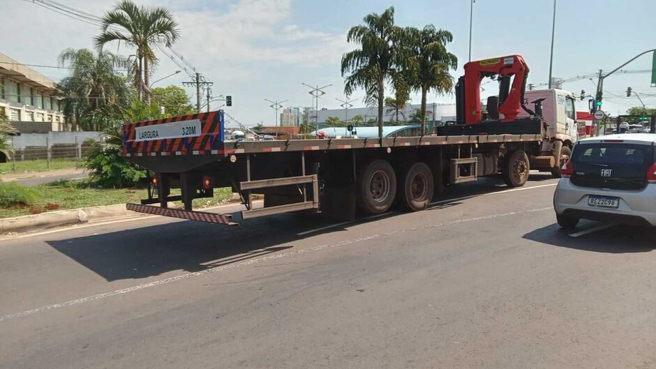 A frente do veículo ficou destruída