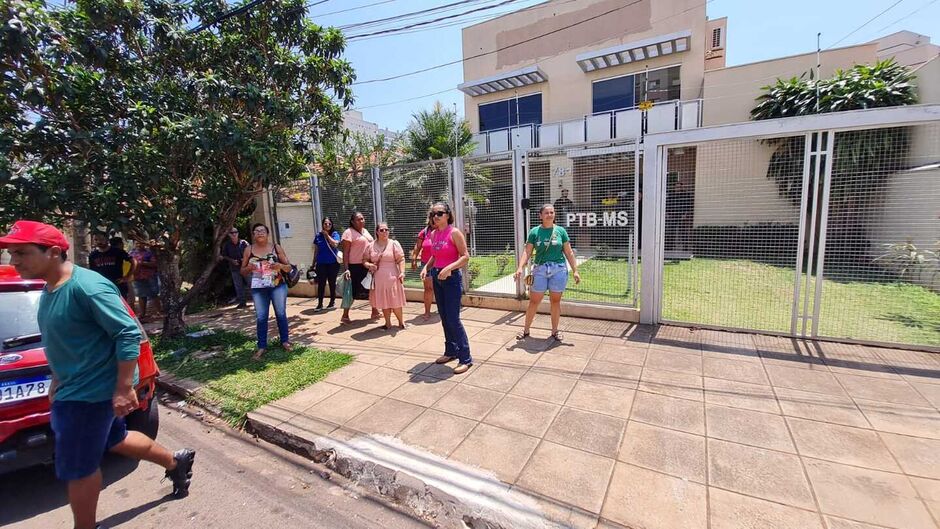 Manifestação ocorreu na manhã desta terça-feira