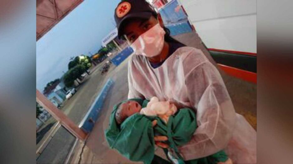 Bebê nasceu antes de chegar ao hospital