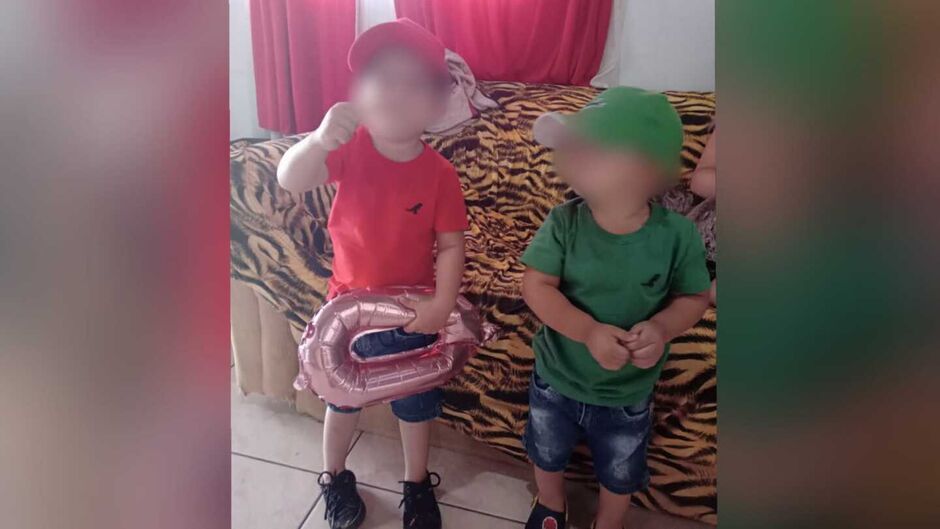 A roupa foi escolhida pela própria criança para ir à festa