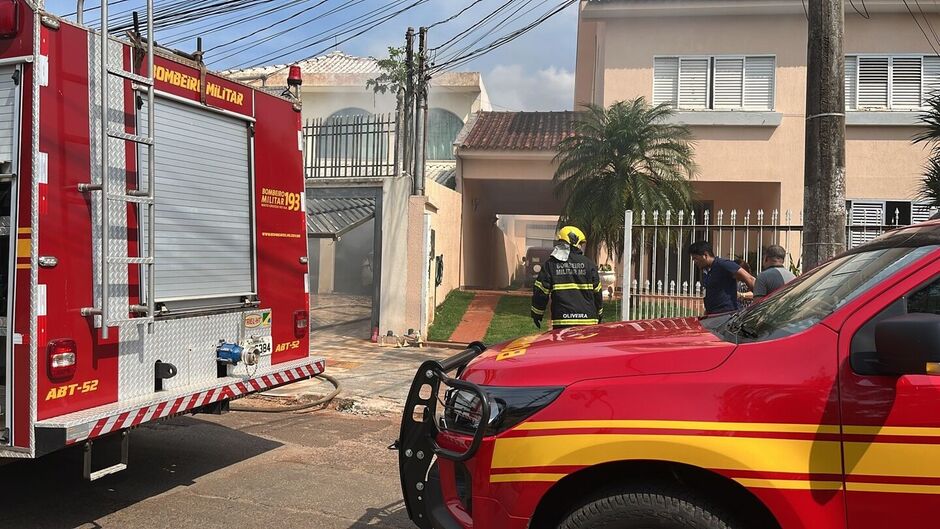 Corpo de Bombeiros ajudaram a controlar as chamas
