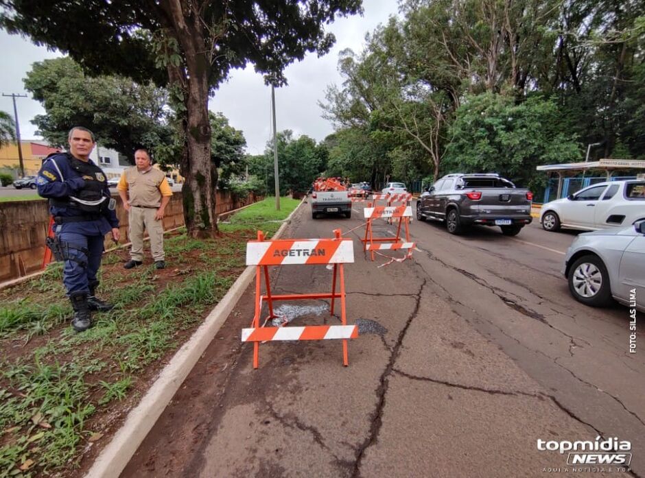 Desmoronamento no córrego da Ernesto Geisel