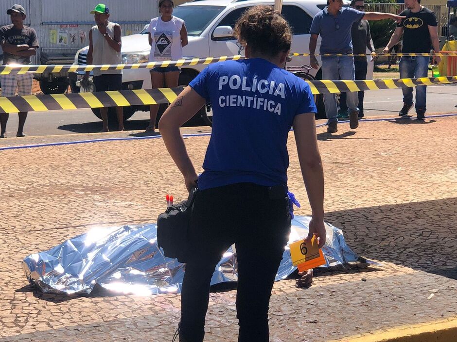 A vítima morreu no local do crime