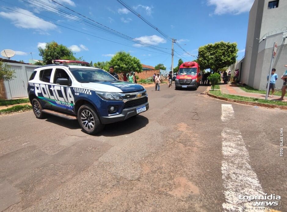 Familiares do suspeito foram até o local