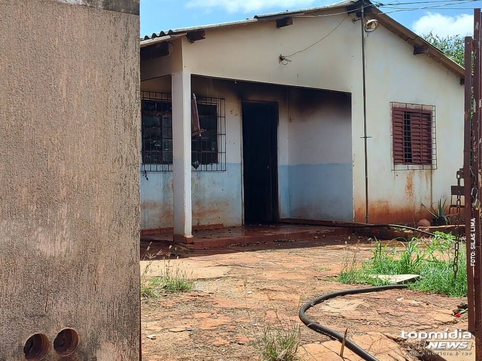 Familiares do suspeito foram até o local