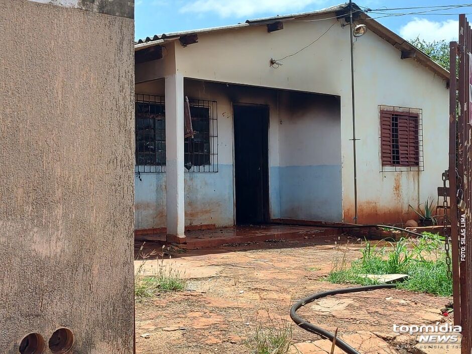 Familiares do suspeito foram até o local