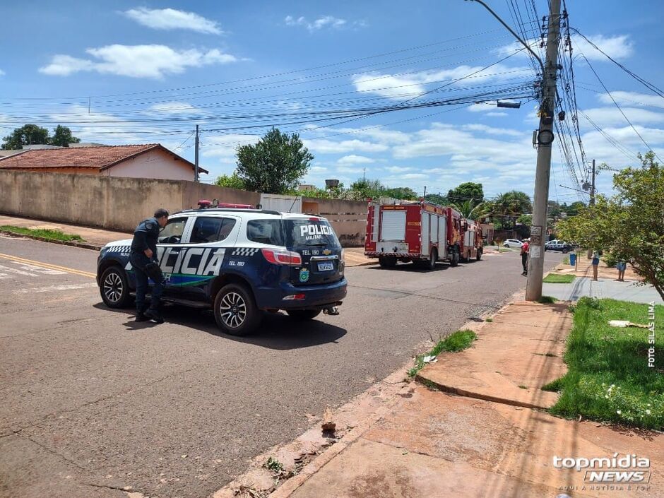 Familiares do suspeito foram até o local