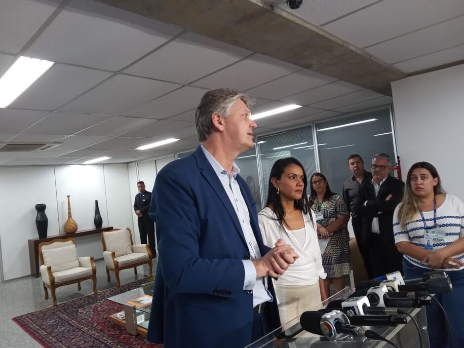 Secretário Jaime Verruck entregou projeto para estimular negócios