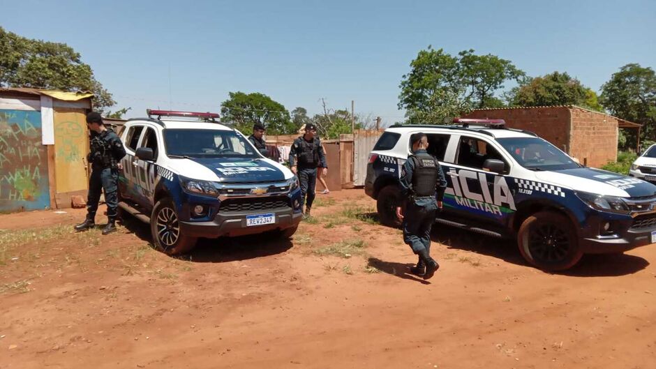 Duas viaturas da PM foram até o local 