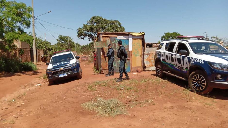 Duas viaturas da PM foram até o local 