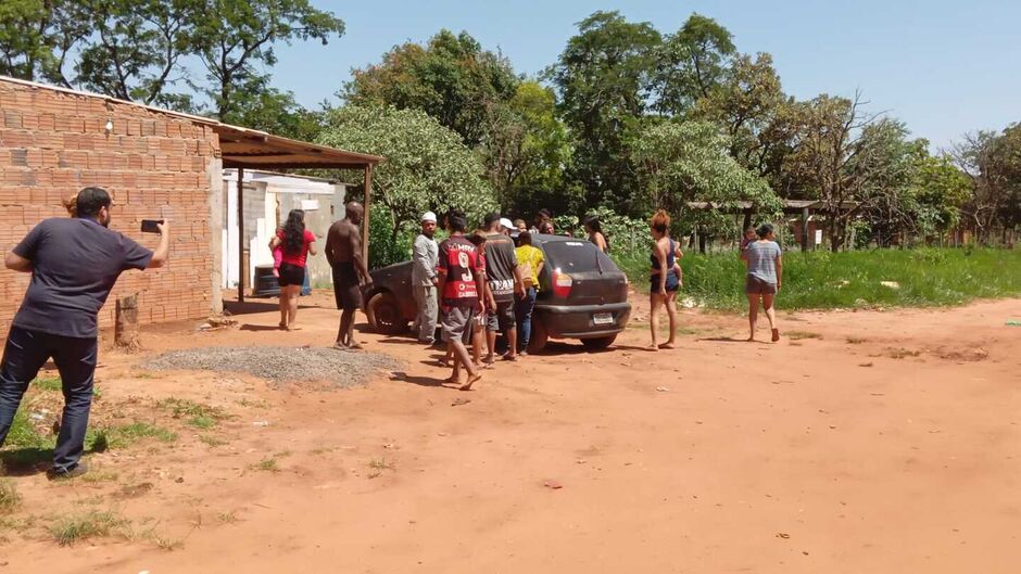 Duas viaturas da PM foram até o local 