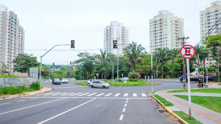 Conjunto semafórico está em pleno funcionamento desde o último sábado