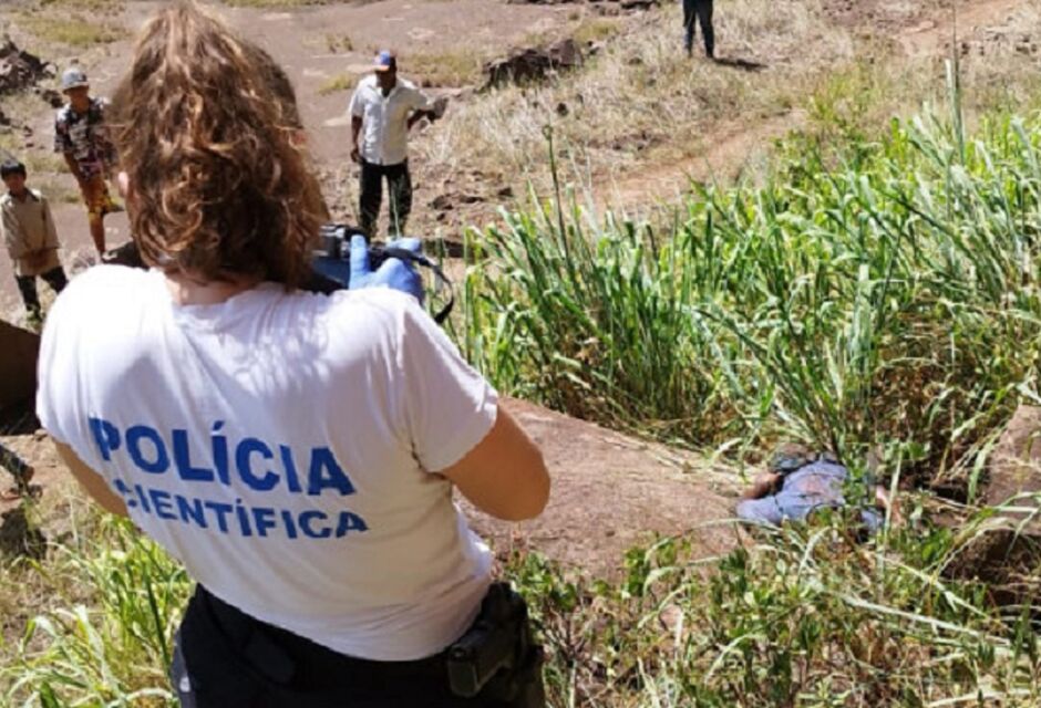 Pai é achado morto em pedreira de aldeia 