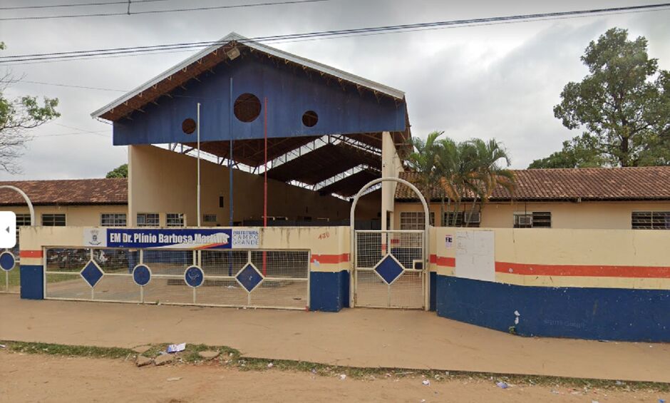 Escola fecha turmas e alunos vão para Moreninhas 