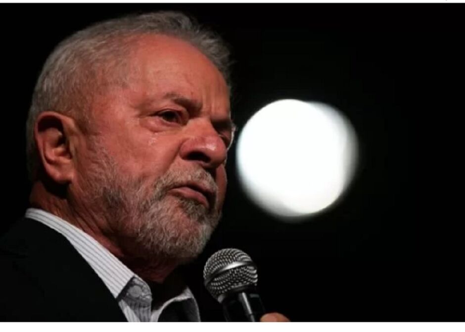 Lula passa por avaliação médica