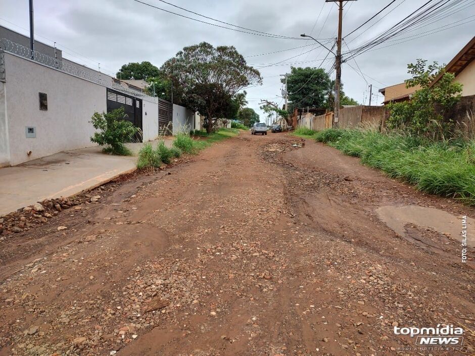 Rua de EMEI no bairro Oliveira II intransitável 