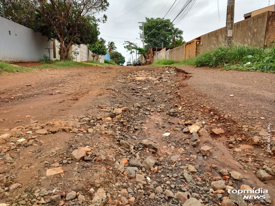Rua de EMEI no bairro Oliveira II intransitável 