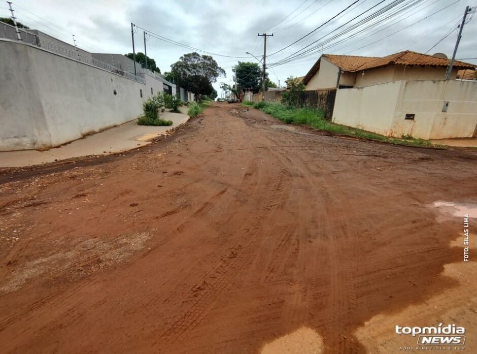 Rua de EMEI no bairro Oliveira II intransitável 
