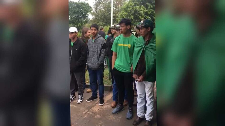 Manifestação invadiram espaço escolar