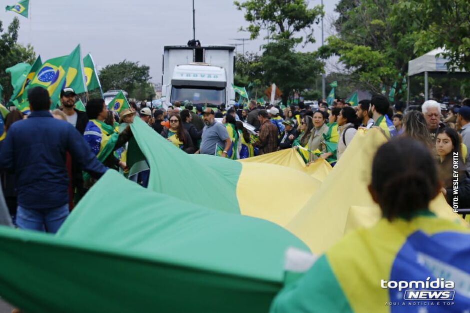 Manifestantes pretendem ficar no local por tempo indeterminado