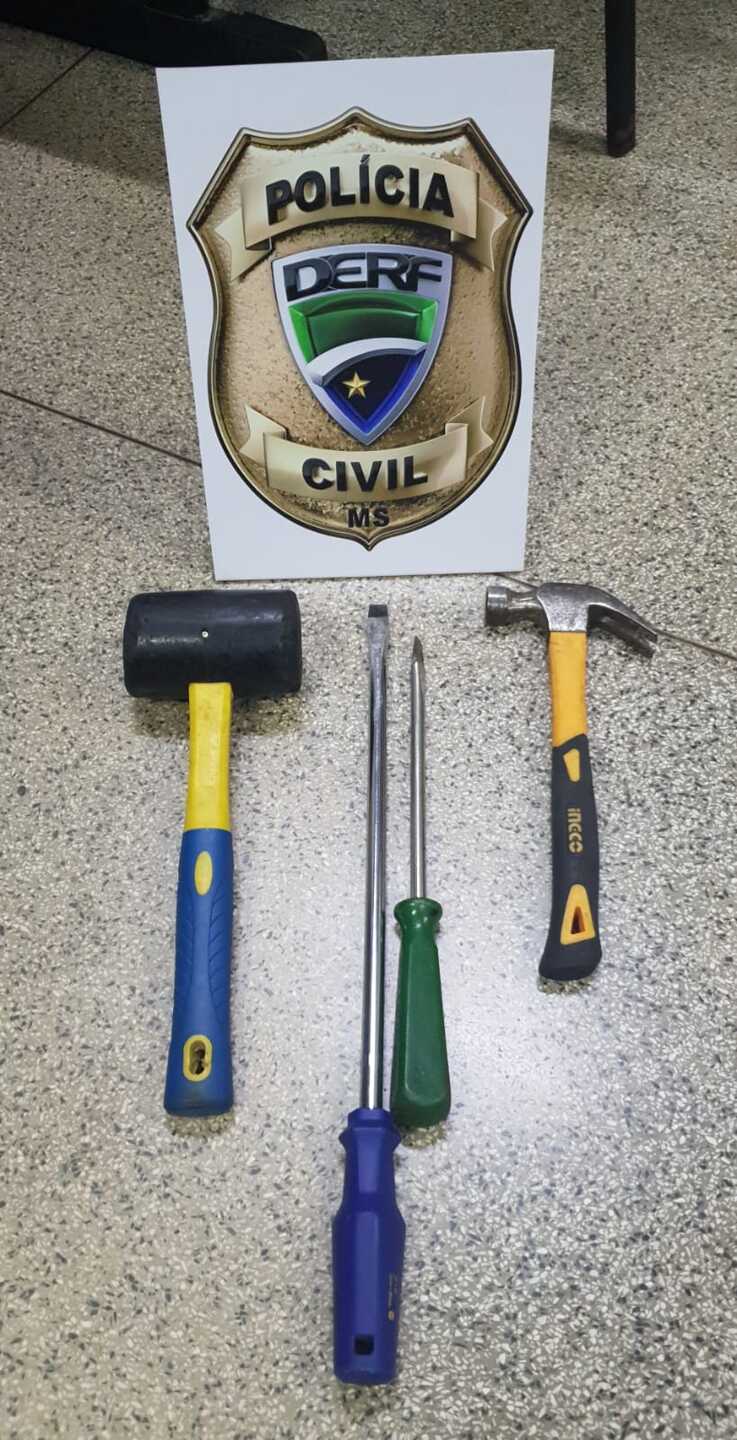 Ladrões foram flagrados por câmera de segurança