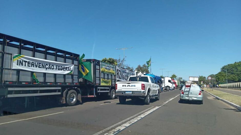 Grupo pede intervenção federal, mas nega que ato seja golpista