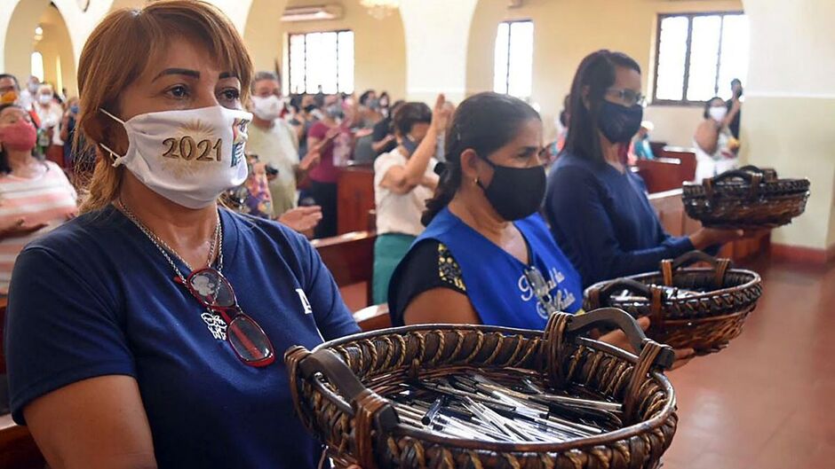 Mesmo na pandemia, Perpétuo Socorro não deixou de abençoar as caneta para os estudantes