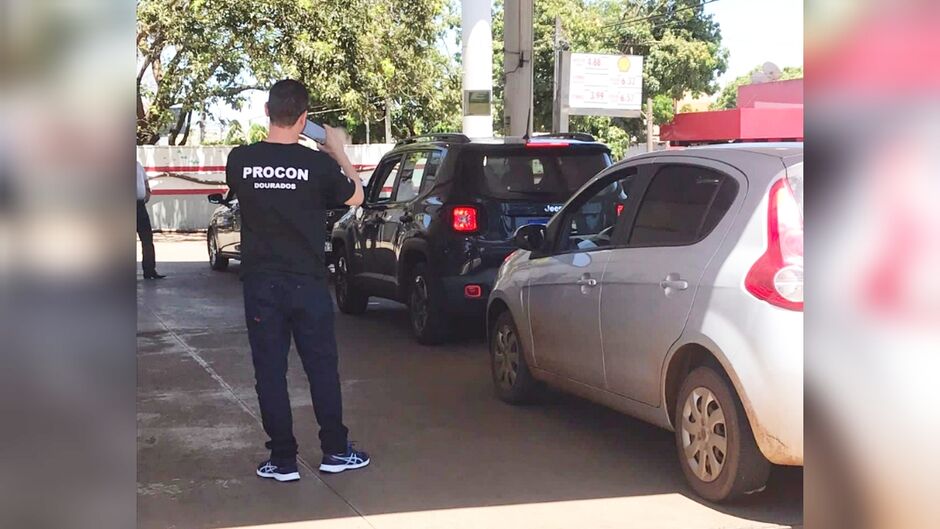 Postos de combustíveis são fiscalizados em Dourados