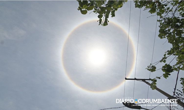 Halo solar registrado no céu de Corumbá