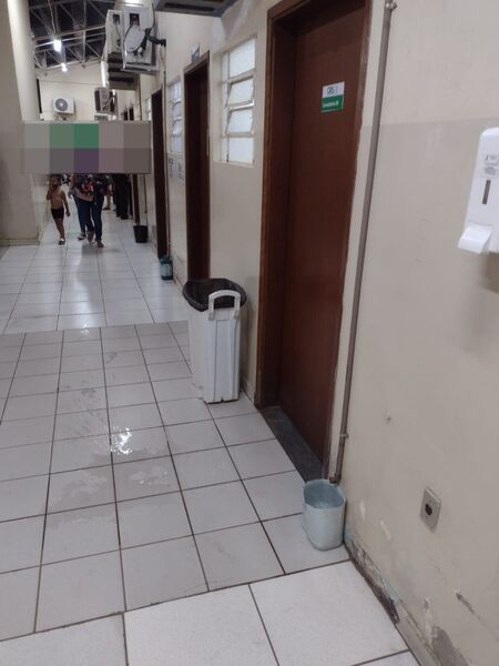 Corredor molhado, mofo e até mesmo ar condicionado em mal funcionamento são umas das reclamações