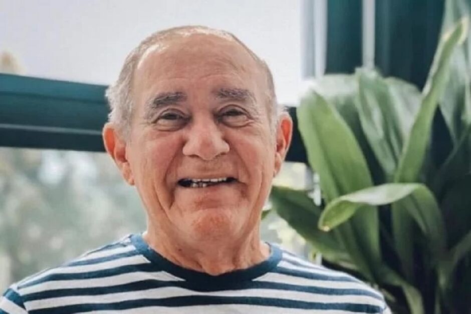 Renato já está em casa e até mandou recado aos fãs: 'Estou bem'.