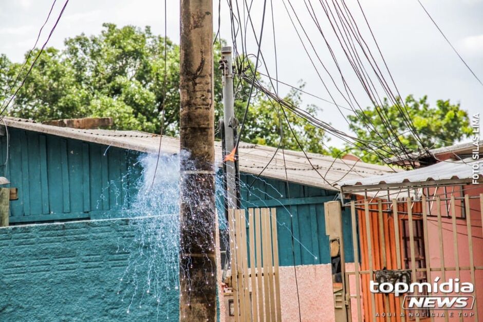 Chamas começaram na fiação elétrica
