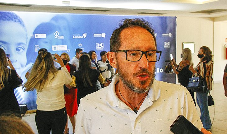 Prefeito teve reajuste de R$ 3 mil suspenso