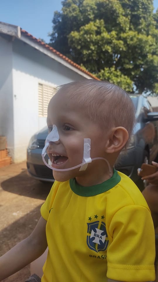 Kadmiel recebeu oração e milagre 