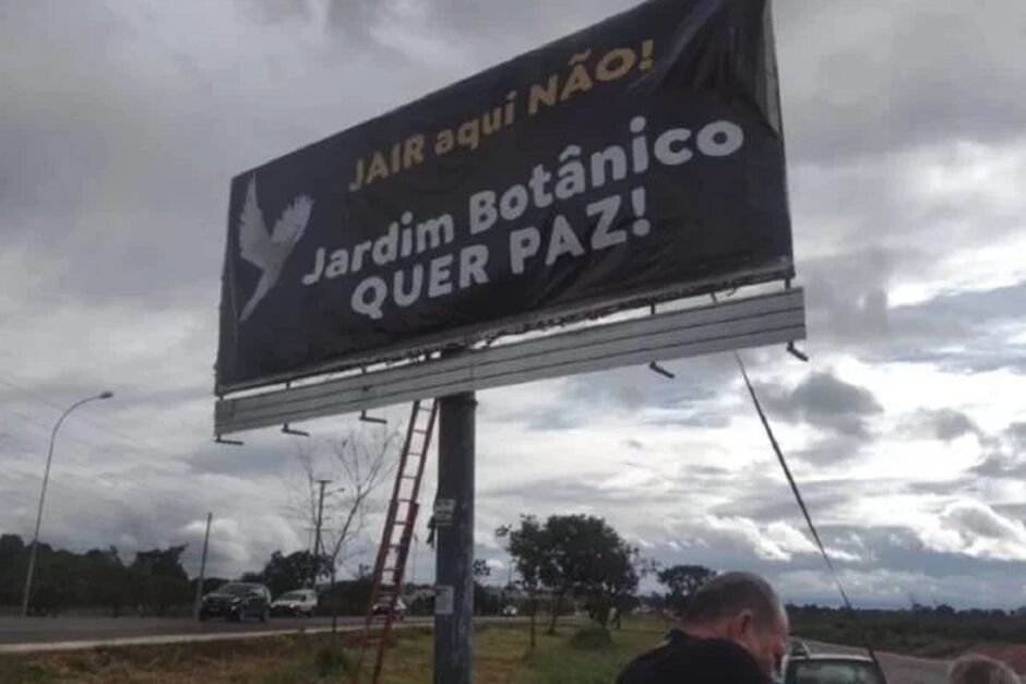 Outdoor diz que moradores rejeitam Bolsonaro 