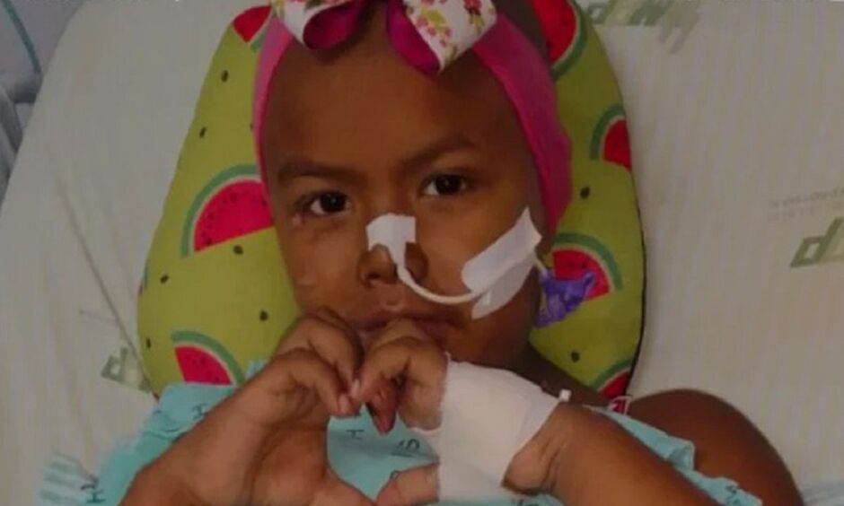 Rayssa precisa se deslocar ao hospital 