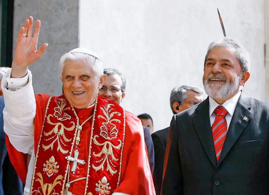 Papa Bento XVI e Lula, no Brasil, em 2007