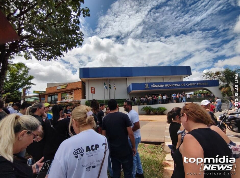 Professores lotam Câmara de Campo Grande