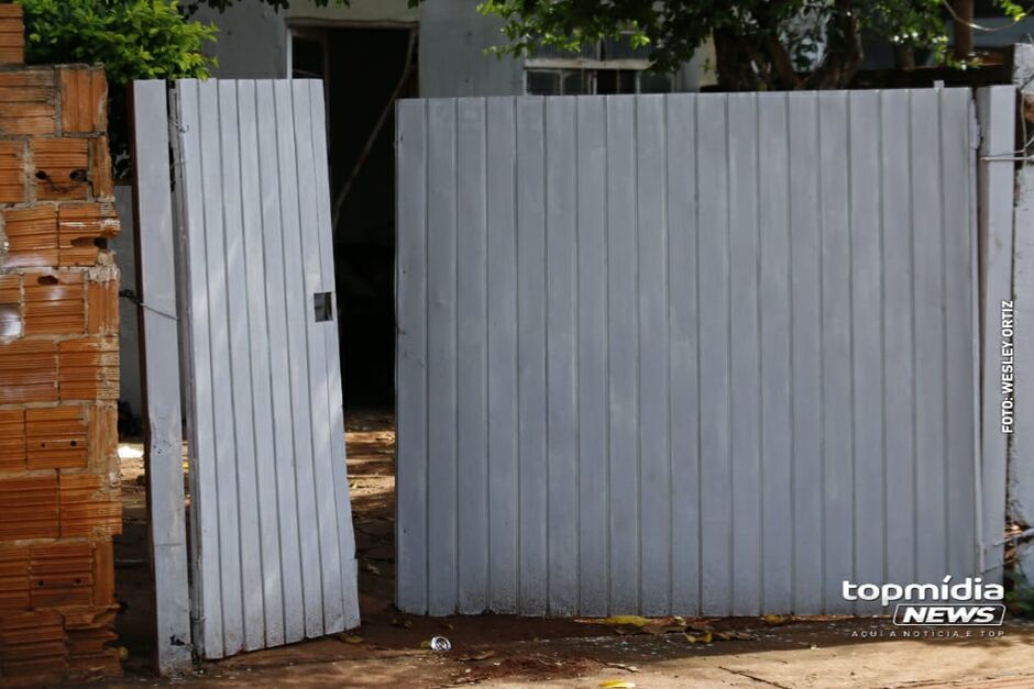 Residência onde a vítima foi estuprada e morta em Campo Grande