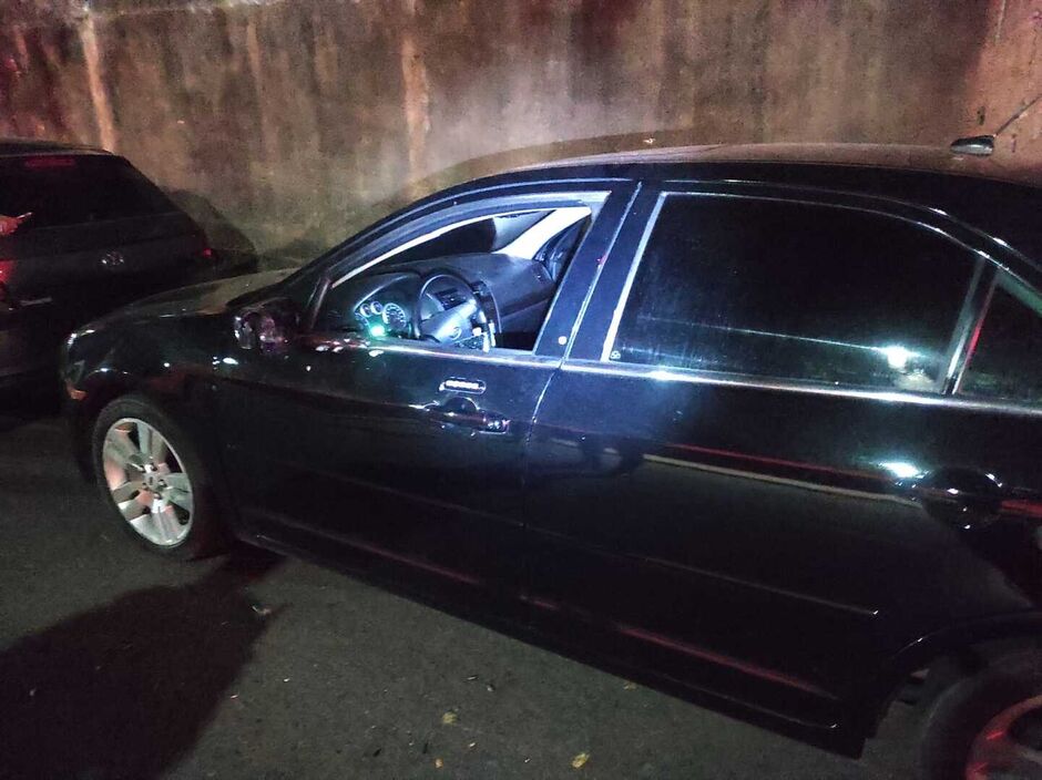 Marcas dos tiros ainda eram visíveis no carro