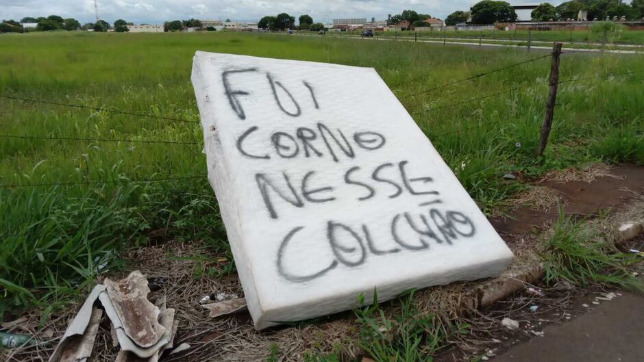 Colchão abandonado 